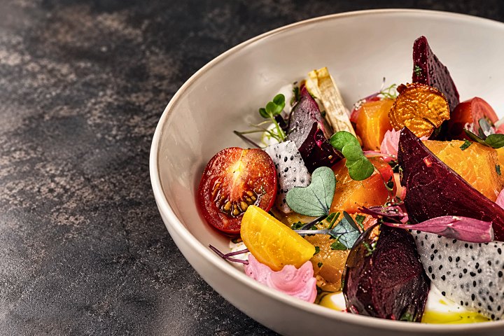 Roasted beet and citrus salad plated in a Chef Fassi cooking class